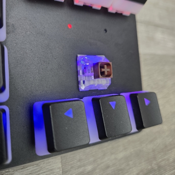 Custom Mechanical GMMK Keyboard (Cherry Brown Switches) - Picture 4 of 9